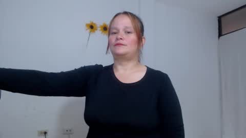  paola and a guest lol    online show from November 11, 2025, 7:58 pm