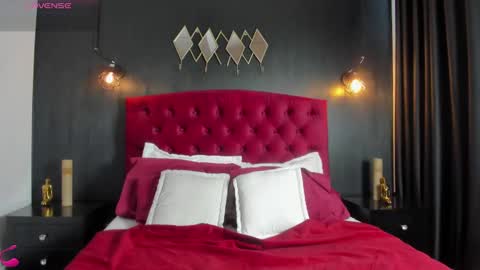 Laia  online show from November 20, 2025, 12:05 pm