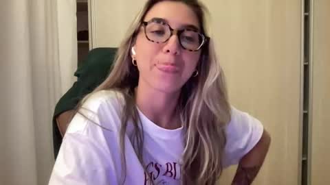 lailayourangel online show from December 19, 2025, 3:02 am