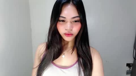 Snapshot of laire_allure chatting on April 5, 2026, 6:21 am laire online show from April 5, 2026, 6:21 am