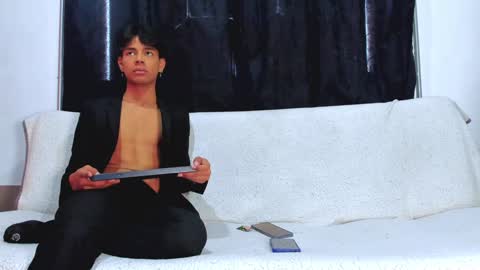 Snapshot of laisy_fox chatting on January 2, 2025, 2:02 pm Laisy fox online show from January 2, 2025, 2:02 pm