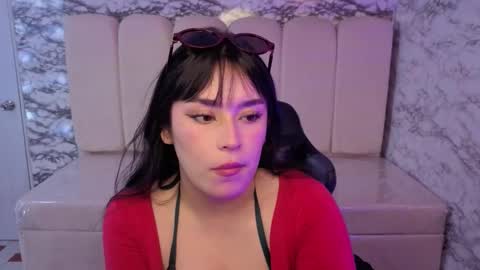 Snapshot of laksmy_v chatting on December 17, 2025, 12:55 pm Hi Stream 800am to 200pm online show from December 17, 2025, 12:55 pm