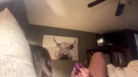 lalawlips84 online show from September 24, 2025, 7:23 am