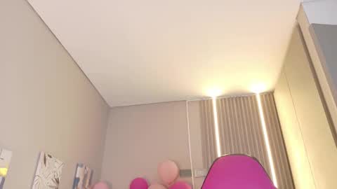 Laura online show from November 20, 2025, 12:05 pm