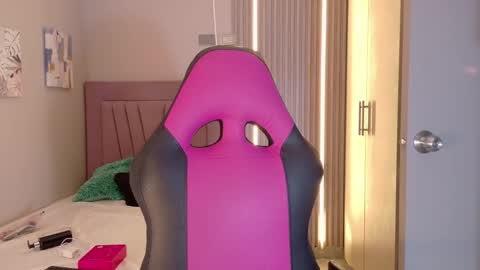 Laura online show from November 26, 2025, 12:28 pm