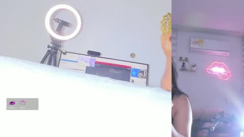 Snapshot of lana__kane_ chatting on April 21, 2026, 9:04 am Lana online show from April 21, 2026, 9:04 am