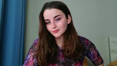 lana_gl online show from May 18, 2026, 10:43 am