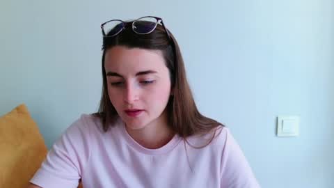 Snapshot of lana_gl chatting on July 1, 2026, 9:44 am lana_gl online show from July 1, 2026, 9:44 am