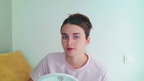 Snapshot of lana_gl chatting on July 16, 2026, 10:21 am lana_gl online show from July 16, 2026, 10:21 am