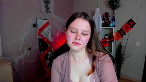 Lana online show from October 28, 2025, 8:40 am