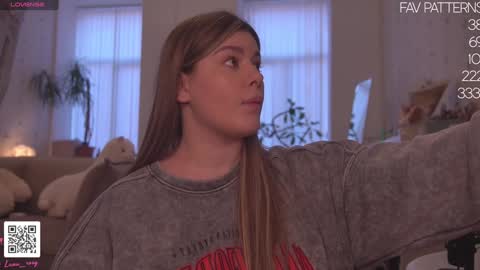 Snapshot of lana_rosy chatting on January 18, 2025, 10:17 am Alana online show from January 18, 2025, 10:17 am