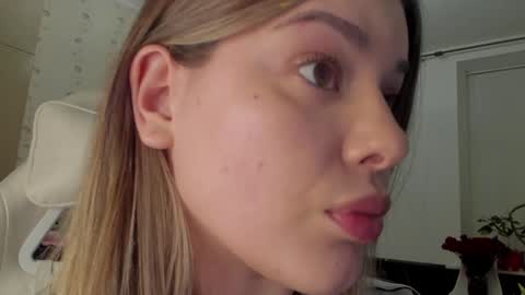 Snapshot of lana_rosy chatting on January 25, 2025, 4:35 pm Alana online show from January 25, 2025, 4:35 pm