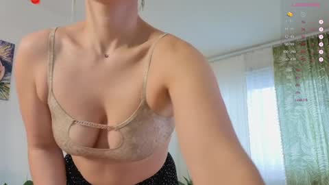 Snapshot of lana_sky chatting on November 25, 2025, 8:36 am Lana online show from November 25, 2025, 8:36 am