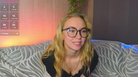 Snapshot of lanaaure chatting on December 16, 2025, 4:23 pm LunaAure online show from December 16, 2025, 4:23 pm