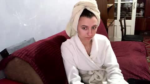 Lana online show from November 17, 2025, 8:42 am