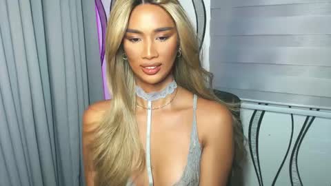 Lana online show from February 26, 2025, 7:49 pm