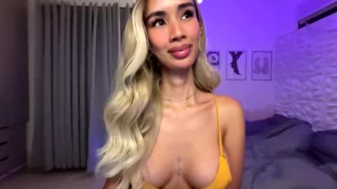 Lana online show from March 16, 2026, 11:42 pm