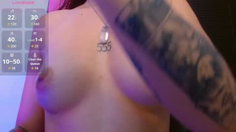 Alana Garcia  online show from November 7, 2025, 11:54 am