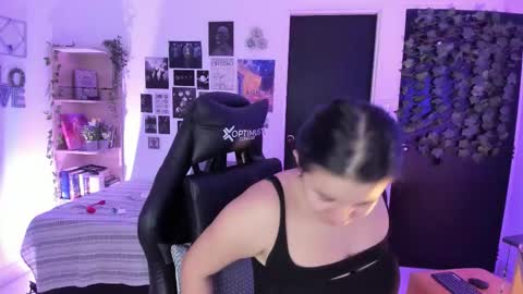 lanaherondale_ online show from November 30, 2025, 9:13 am