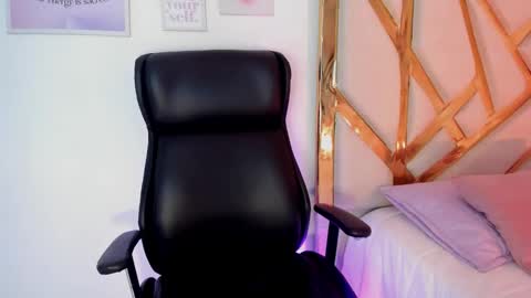 Snapshot of lanajones_ chatting on December 4, 2025, 12:14 pm LanaJones online show from December 4, 2025, 12:14 pm