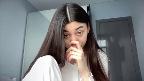 Lana online show from November 15, 2025, 11:18 am