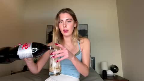 Lana online show from January 7, 2026, 7:16 pm