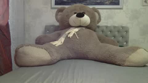 langoria online show from October 25, 2025, 1:29 pm