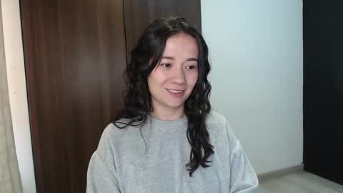 Lanna online show from November 11, 2025, 1:44 pm