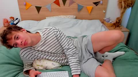 Fandi online show from April 5, 2026, 9:39 am