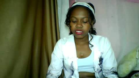 Snapshot of lara_belle chatting on May 9, 2026, 9:53 pm lara_belle online show from May 9, 2026, 9:53 pm