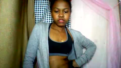 Snapshot of lara_belle chatting on June 11, 2026, 12:32 am lara_belle online show from June 11, 2026, 12:32 am