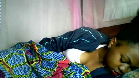 Snapshot of lara_belle chatting on June 14, 2026, 2:35 am lara_belle online show from June 14, 2026, 2:35 am