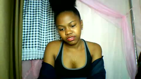 Snapshot of lara_belle chatting on June 20, 2026, 12:03 am lara_belle online show from June 20, 2026, 12:03 am