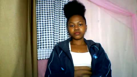 Snapshot of lara_belle chatting on June 20, 2026, 12:52 pm lara_belle online show from June 20, 2026, 12:52 pm