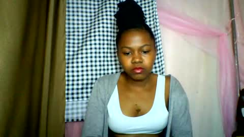Snapshot of lara_belle chatting on June 23, 2026, 5:05 am lara_belle online show from June 23, 2026, 5:05 am