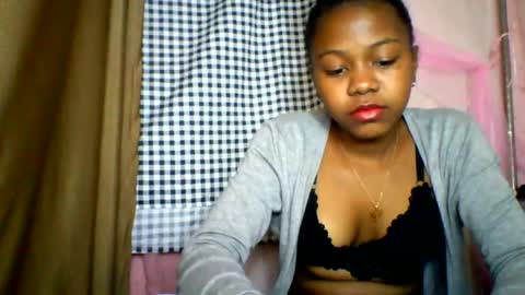 Snapshot of lara_belle chatting on June 23, 2026, 5:33 pm lara_belle online show from June 23, 2026, 5:33 pm