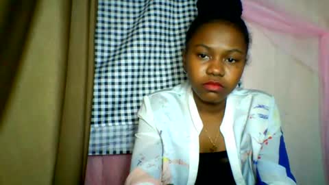 Snapshot of lara_belle chatting on June 25, 2026, 5:17 pm lara_belle online show from June 25, 2026, 5:17 pm