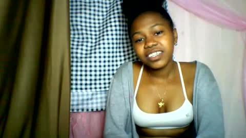 Snapshot of lara_belle chatting on June 29, 2026, 5:03 am lara_belle online show from June 29, 2026, 5:03 am