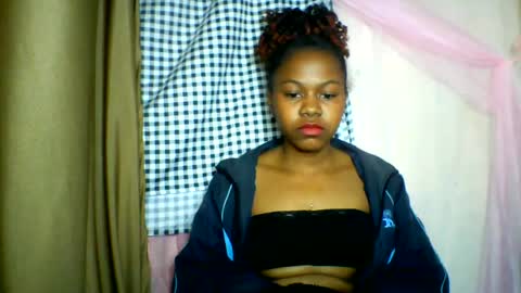 Snapshot of lara_belle chatting on July 1, 2026, 5:20 am lara_belle online show from July 1, 2026, 5:20 am