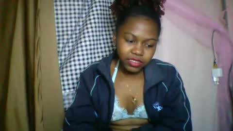 Snapshot of lara_belle chatting on July 1, 2026, 5:23 pm lara_belle online show from July 1, 2026, 5:23 pm