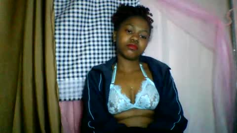 Snapshot of lara_belle chatting on July 2, 2026, 3:23 am lara_belle online show from July 2, 2026, 3:23 am