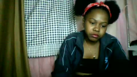 Snapshot of lara_belle chatting on July 3, 2026, 4:35 pm lara_belle online show from July 3, 2026, 4:35 pm