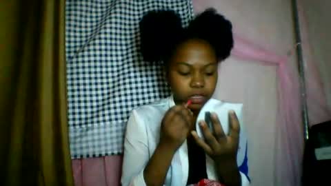 Snapshot of lara_belle chatting on July 4, 2026, 8:09 am lara_belle online show from July 4, 2026, 8:09 am