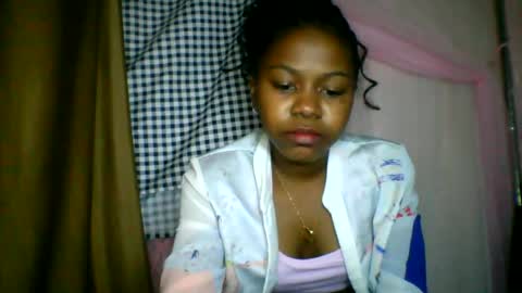 Snapshot of lara_belle chatting on July 6, 2026, 4:31 am lara_belle online show from July 6, 2026, 4:31 am