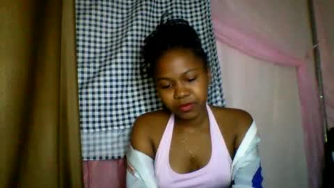 Snapshot of lara_belle chatting on July 7, 2026, 7:23 am lara_belle online show from July 7, 2026, 7:23 am