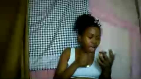 Snapshot of lara_belle chatting on July 9, 2026, 11:25 am lara_belle online show from July 9, 2026, 11:25 am