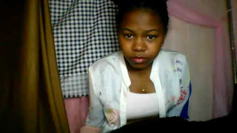 Snapshot of lara_belle chatting on July 10, 2026, 1:10 am lara_belle online show from July 10, 2026, 1:10 am