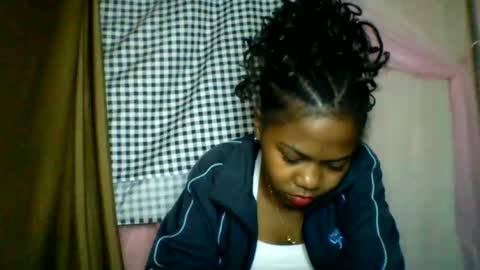 Snapshot of lara_belle chatting on July 10, 2026, 1:14 pm lara_belle online show from July 10, 2026, 1:14 pm