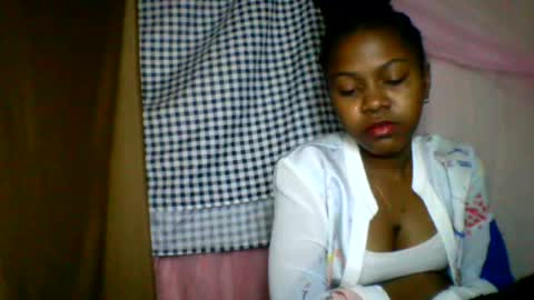Snapshot of lara_belle chatting on July 13, 2026, 8:22 pm lara_belle online show from July 13, 2026, 8:22 pm