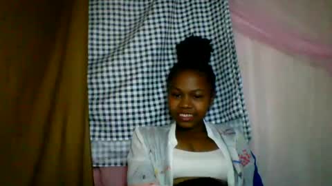 Snapshot of lara_belle chatting on July 14, 2026, 10:21 am lara_belle online show from July 14, 2026, 10:21 am
